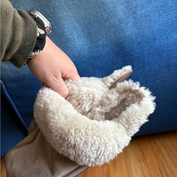 UGG slippers size 8 - Picture 5 of 13